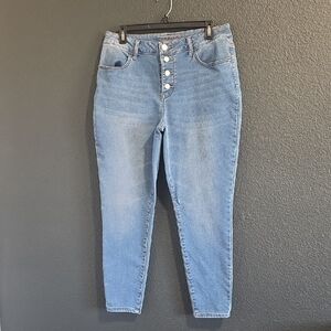 🪷Maurices High-Rise Light Blue Button-Fly Jeans